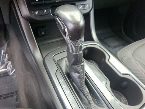Used 2022 GMC Canyon AT4 w/ Driver Alert Package AWD/4WD image 14