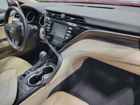 Used 2018 Toyota Camry XLE FWD image 17