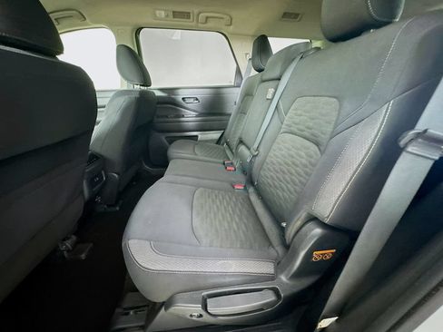 Used 2025 Nissan Pathfinder SV FWD image 28
