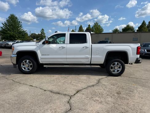 Used 2015 GMC Sierra 2500 SLT w/ Duramax Plus Package AWD/4WD image 2