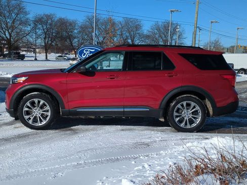 Used 2022 Ford Explorer XLT w/ Equipment Group 202A image 5