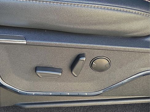 Used 2023 Ford F150 Lariat w/ Trailer Tow Package image 14