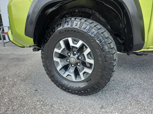 Used 2023 Toyota Tacoma TRD Off-Road w/ Technology Package AWD/4WD image 29