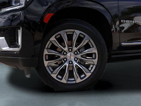 Used 2024 GMC Yukon Denali w/ Denali Reserve Package image 4
