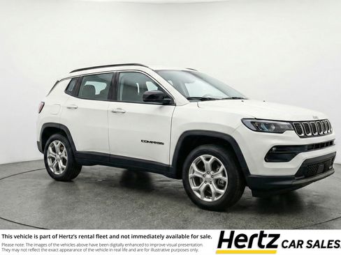 Used 2025 Jeep Compass Latitude image 1
