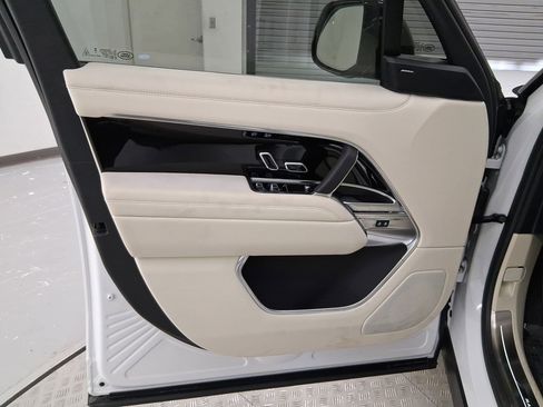 New 2025 Land Rover Range Rover Long Wheelbase SE image 21