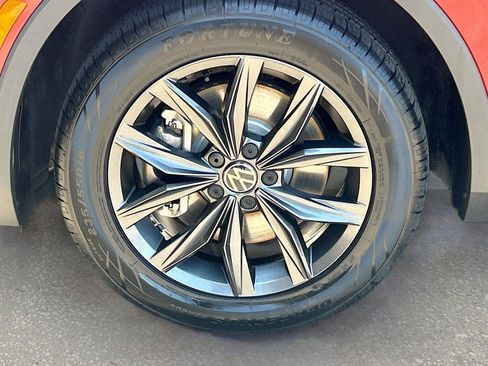 Used 2023 Volkswagen Tiguan SE w/ Panoramic Sunroof Package FWD image 43