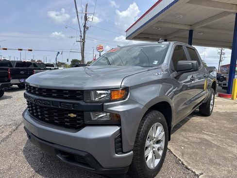 Used 2021 Chevrolet Silverado 1500 Custom w/ LPO, Dark Essentials Package RWD image 3