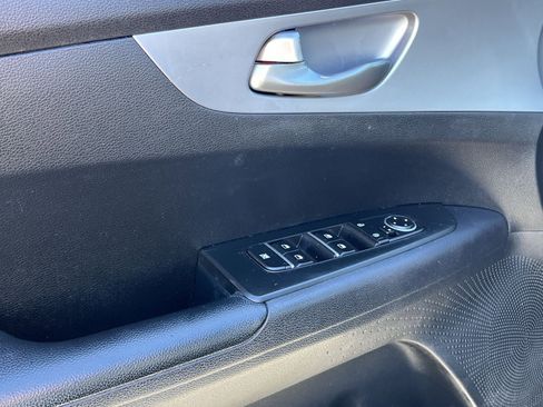 Used 2022 Kia Forte LXS image 15