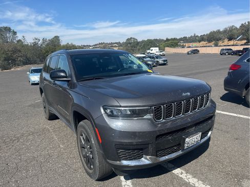 Used 2022 Jeep Grand Cherokee L Laredo w/ Luxury Tech Group I AWD/4WD image 3