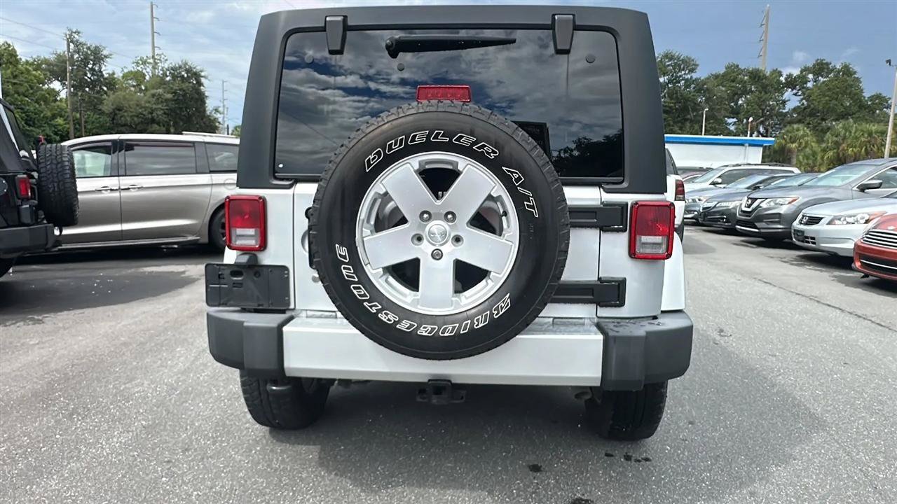 Used 2012 Jeep Wrangler Unlimited Sahara w/ Max Tow Pkg AWD/4WD image 13
