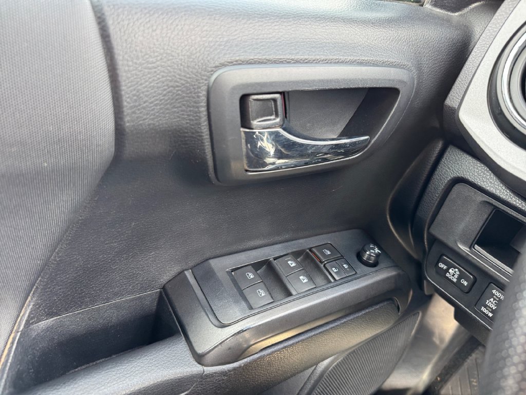 Certified 2019 Toyota Tacoma TRD Off-Road AWD/4WD image 11