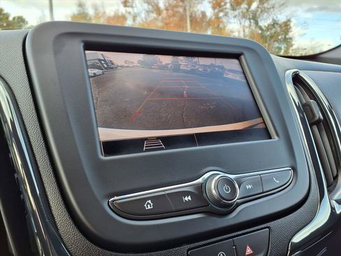 Used 2022 Chevrolet Equinox RS w/ LPO, Floor Liner Package image 17