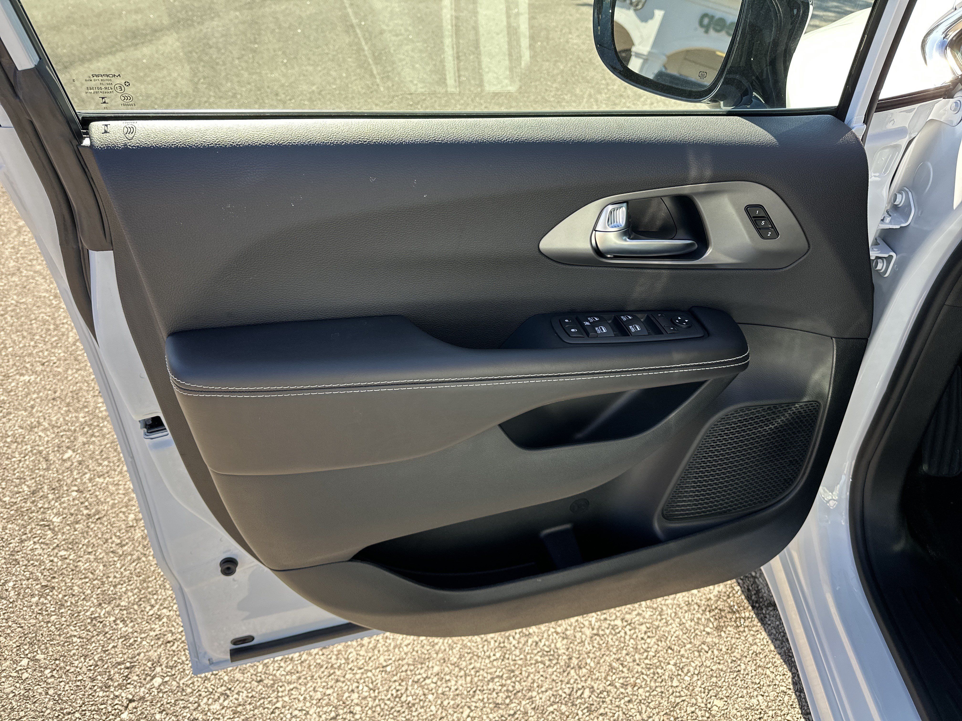 New 2026 Chrysler Pacifica Select FWD image 11