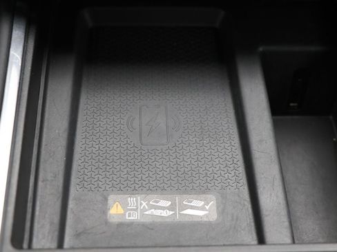 Used 2025 GMC Acadia Elevation image 24