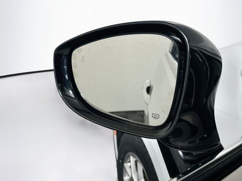 Used 2024 Chrysler Pacifica Touring-L FWD image 16