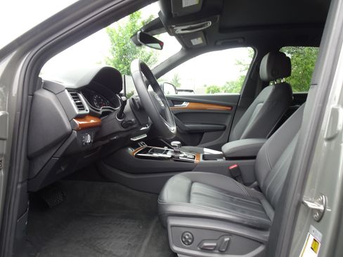 Certified 2023 Audi Q5 2.0T Premium w/ Convenience Package AWD/4WD image 8