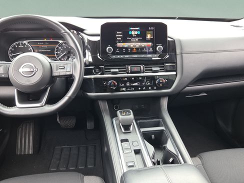Used 2025 Nissan Pathfinder SV FWD image 12