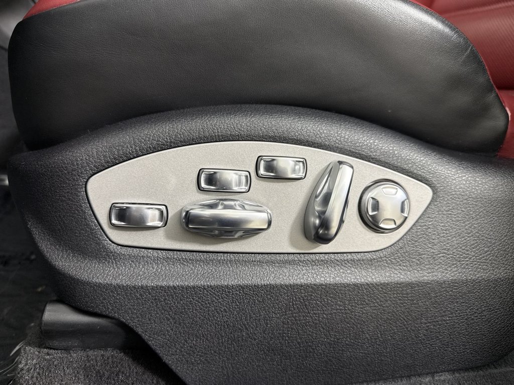 Certified 2023 Porsche Macan AWD/4WD image 39