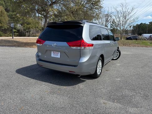 Used 2013 Toyota Sienna XLE FWD image 35