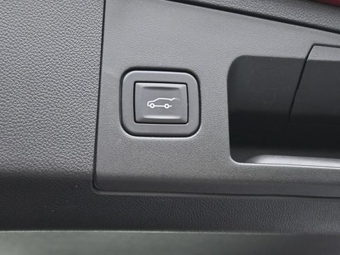 Used 2025 Cadillac XT4 Sport FWD image 28