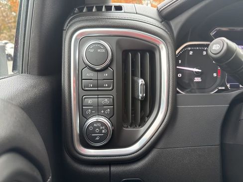 Used 2023 GMC Sierra 3500 Denali image 34