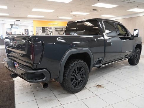 Used 2022 GMC Sierra 2500 Denali w/ Denali Black Diamond Edition image 16