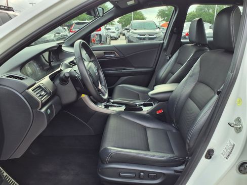 Used 2017 Honda Accord Sport image 18