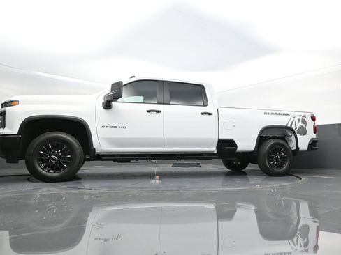 Certified 2025 Chevrolet Silverado 2500 W/T image 41