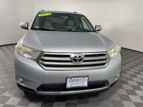 Used 2012 Toyota Highlander SE w/ Tow Pkg image 3