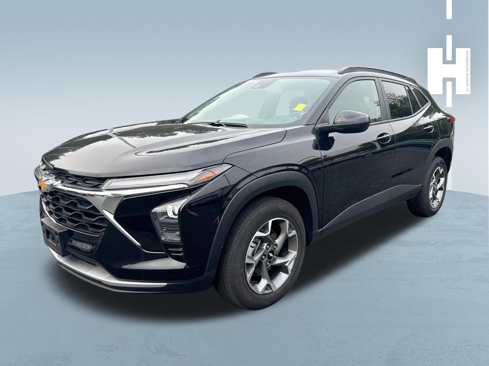 Used 2024 Chevrolet Trax LT w/ LT Convenience Package FWD image 3