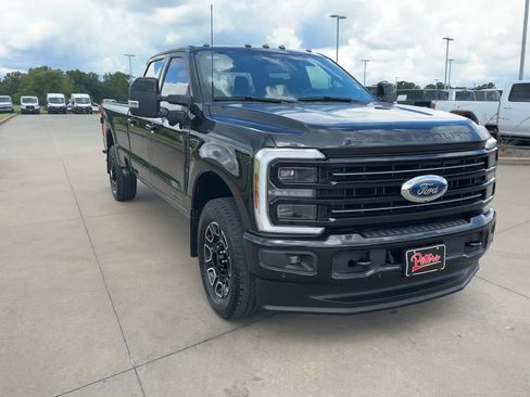 Used 2025 Ford F250 Platinum AWD/4WD image 3