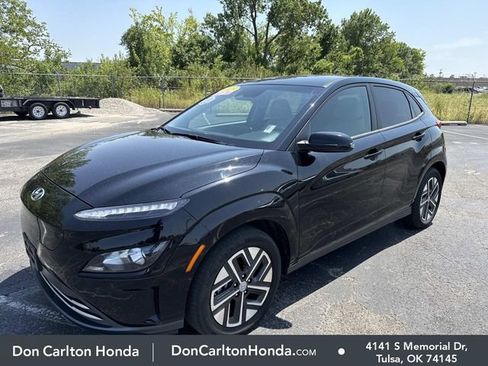 Used 2023 Hyundai Kona SE w/ Cargo Package FWD image 3