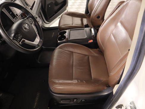 Used 2018 Toyota Sienna Limited Premium image 12