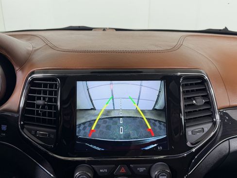 Used 2021 Jeep Grand Cherokee Overland image 14