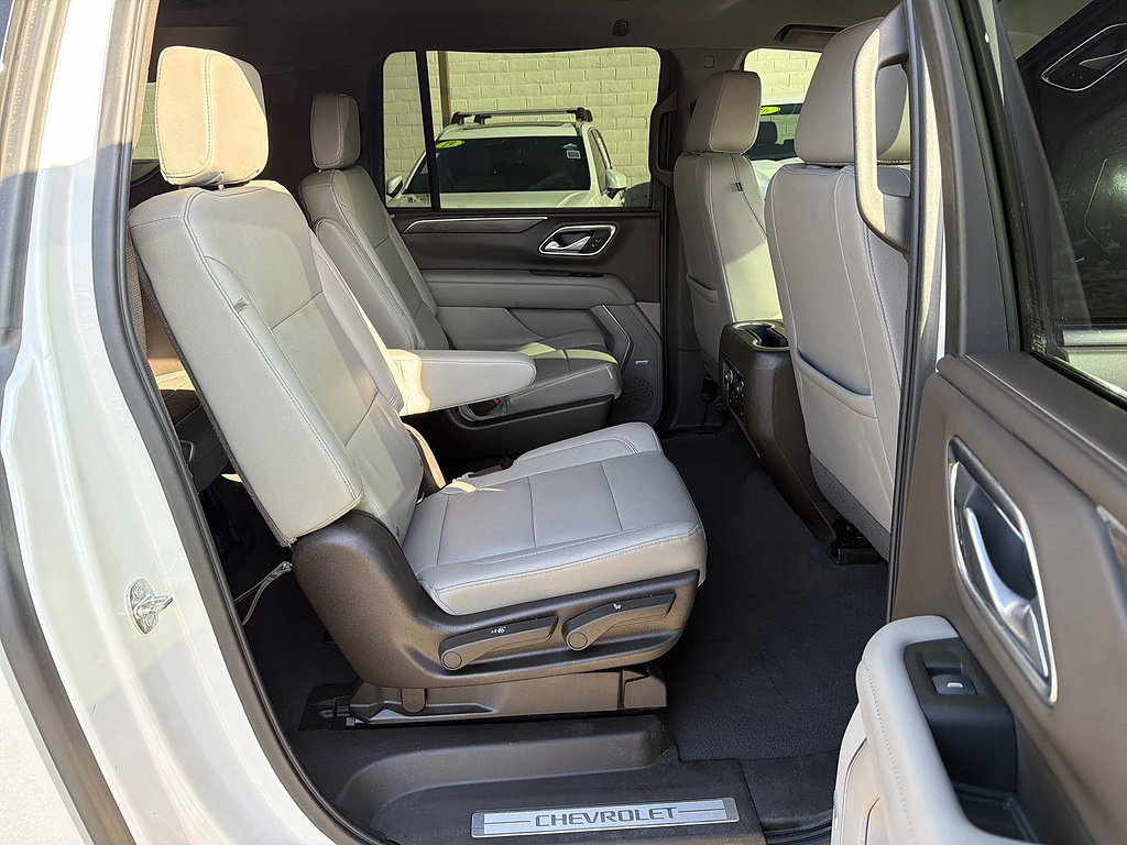 Used 2022 Chevrolet Suburban LT w/ Luxury Package AWD/4WD image 26