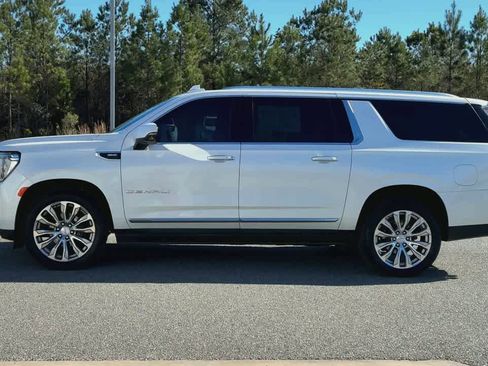 Used 2022 GMC Yukon XL Denali image 5
