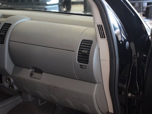 Used 2007 Nissan Frontier XE w/ Preferred Pkg RWD image 16