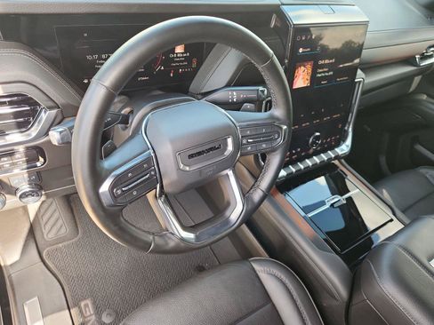 Used 2025 GMC Yukon Denali AWD/4WD image 10