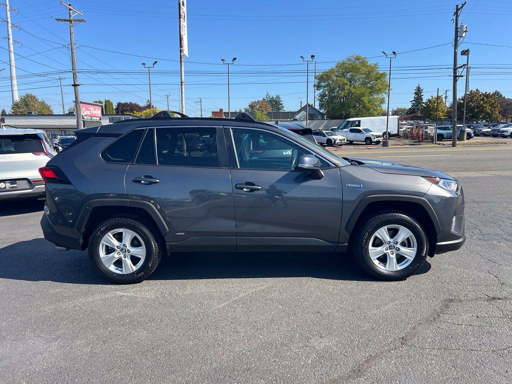 Used 2020 Toyota RAV4 XLE w/ Convenience Package AWD/4WD image 8