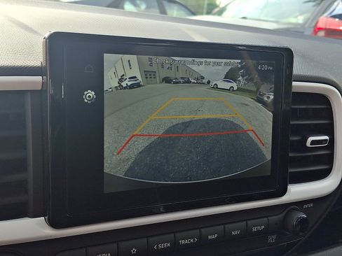 Certified 2023 Hyundai Venue Limited w/ Cargo Package FWD image 18