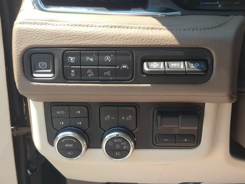 Used 2023 GMC Yukon Denali w/ Denali Reserve Package AWD/4WD image 18