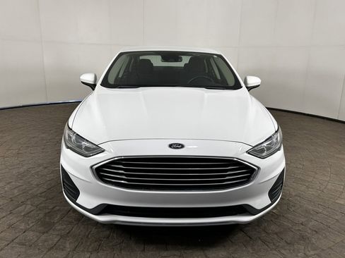 Used 2019 Ford Fusion SE FWD image 2