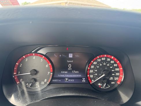 Used 2022 Nissan Frontier PRO-4X image 14