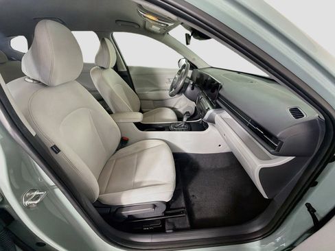 Used 2025 Hyundai Kona SEL FWD image 32