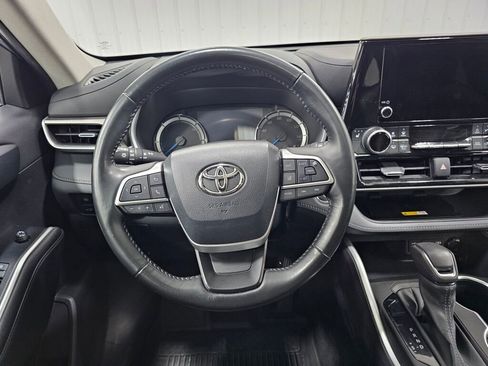 Used 2023 Toyota Highlander XLE image 16