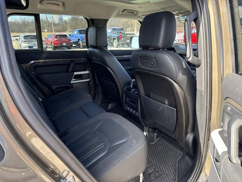 Used 2020 Land Rover Defender 110 SE image 27