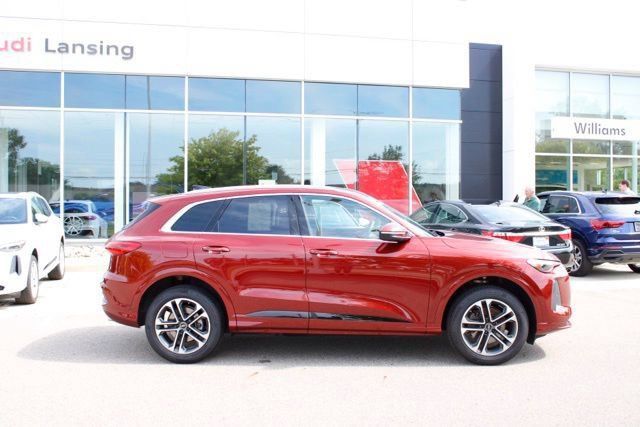 Used 2025 Audi Q5 Premium w/ Premium Plus AWD/4WD image 2