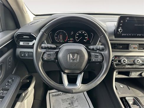 Used 2023 Honda Pilot Touring image 12