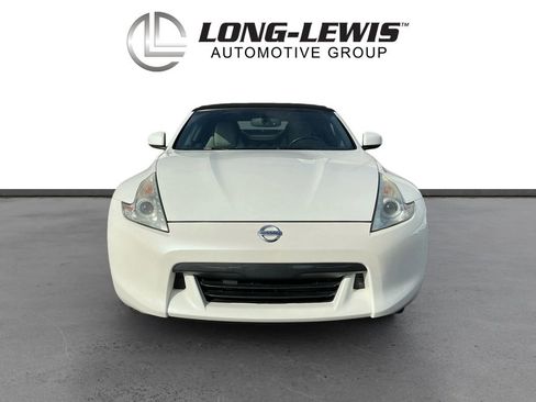 Used 2010 Nissan 370Z Touring image 11